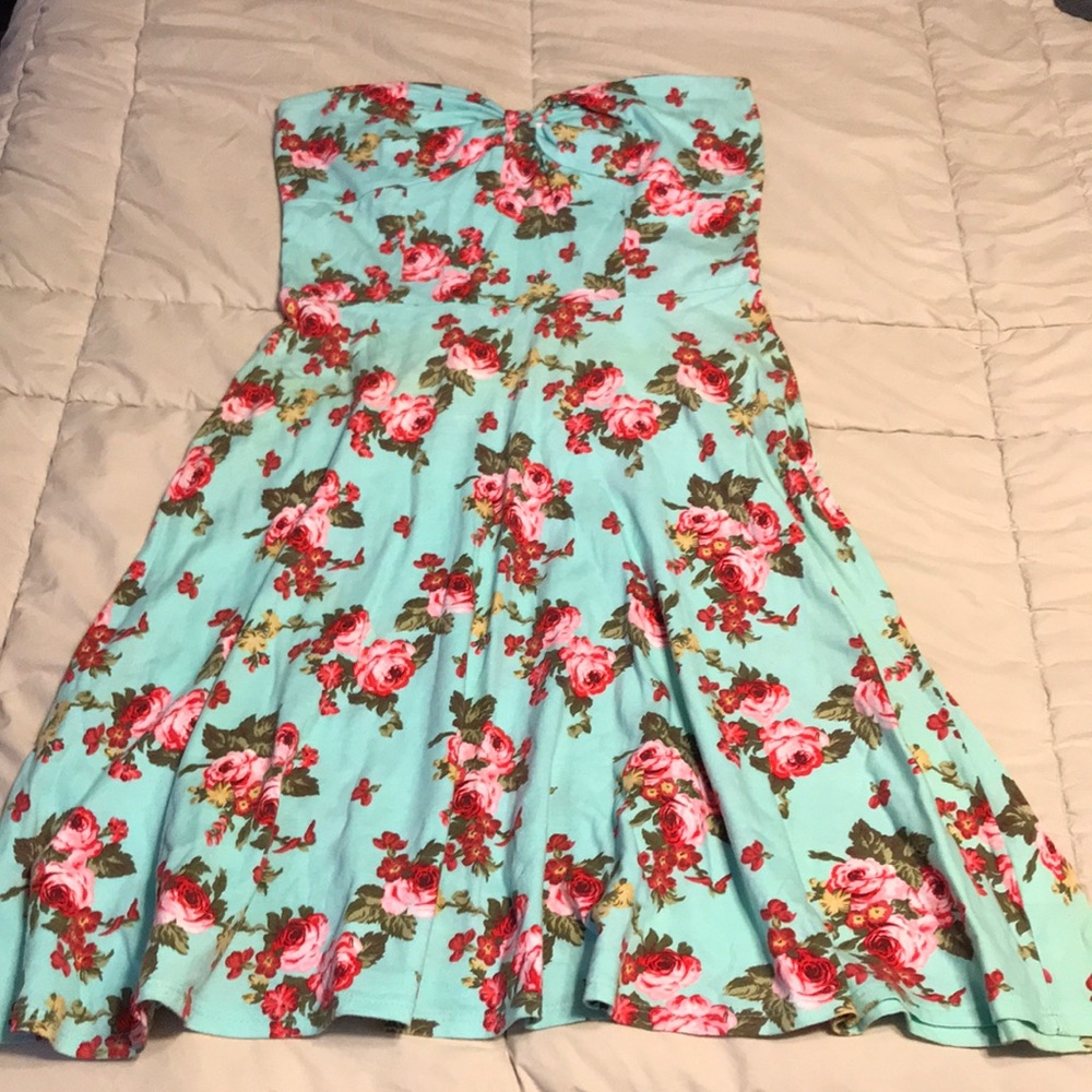 Floral print summer dress.